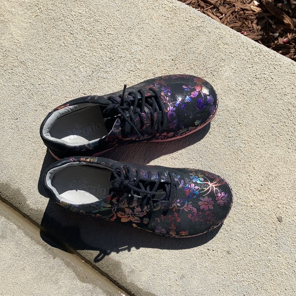 Tennis Shoes